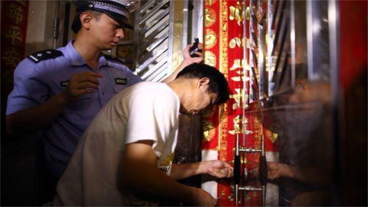 平坝区请开锁师傅开了锁后，师傅为什么一般都不进门，就算主人请也不进去？
